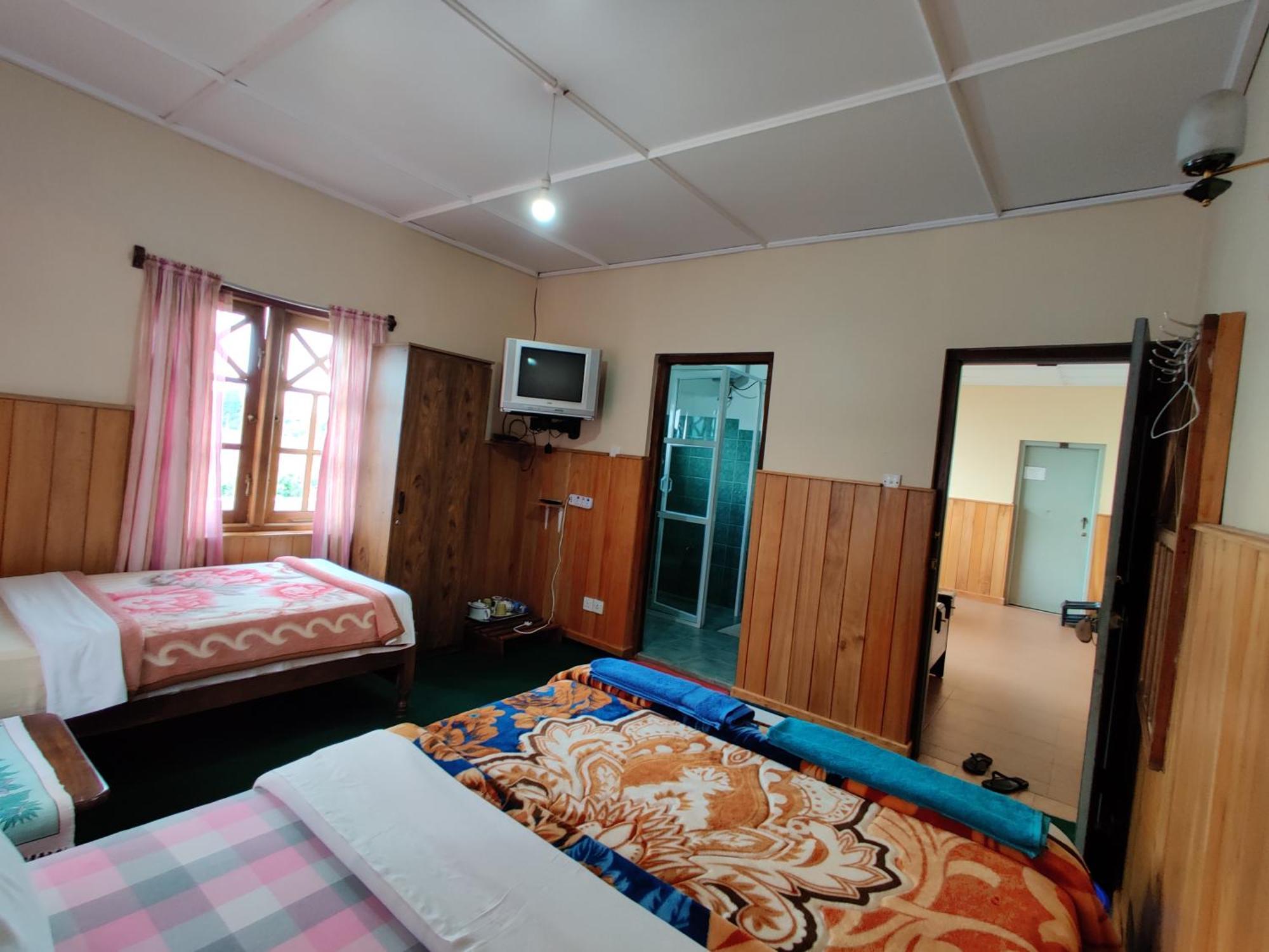 Carnation Rest Hotel Nuwara Eliya Bagian luar foto