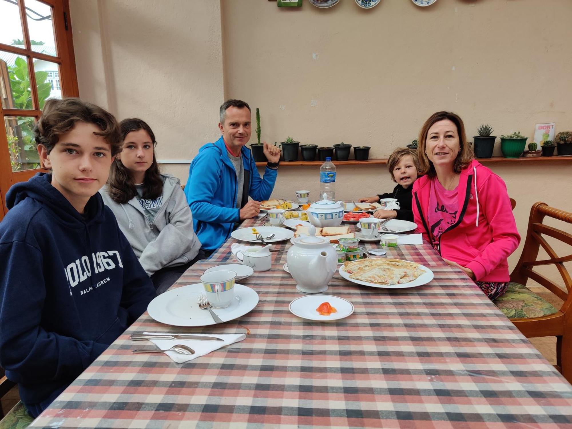 Carnation Rest Hotel Nuwara Eliya Bagian luar foto